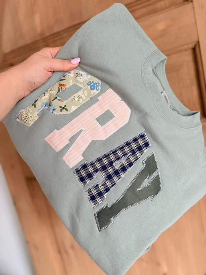 PRAY Embroidered Crew